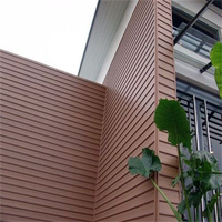 Revêtement mural extérieur en bois composite WPC aspect maison en vinyle