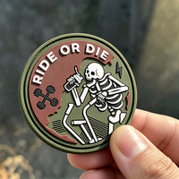 Patch PVC Crâne Personnalisé 3D en Relief, Badge en Caoutchouc Souple Esprit de la Liberté avec Crochet et Boucle pour Vestes, Sacs et Vêtements