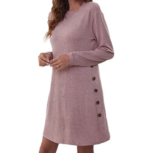 Vente en gros de robes pour femmes de haute qualité, sur mesure, OEM, mode décontractée, col rond, manches longues, boutons sur le côté - Product Image 6