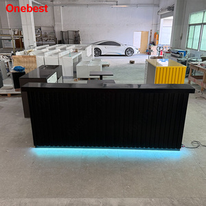 Bancone da <span class=keywords><strong>Bar</strong></span> in Pietra Artificiale Nera con Luci LED e Decorazioni in Lamiera Ondulata - Product Image 5