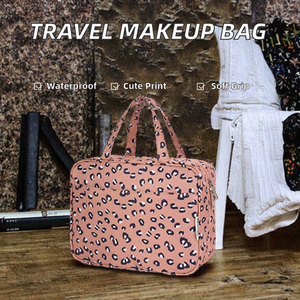 Bolsa de maquillaje con cierre de cremallera de poliéster portátil promocional, organizador colgante resistente al agua para estuches cosméticos de dibujos animados de viaje - Product Image 3