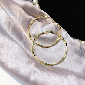 Orecchini a Cerchio Geometrici Grandi da Donna, Orecchini a Cerchio Statement, Gioielli alla Moda per Feste e Uso Quotidiano - Product Image 2