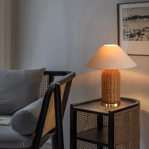 Großhandel Handwerk natürliche <span class=keywords><strong>hand</strong></span> gewebte Nachttisch lampe Bambus Rattan Schlafzimmer Tisch Schreibtisch Licht Nachttisch für Schlafzimmer - Product Image 3