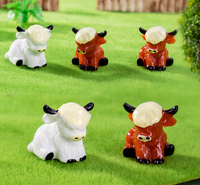 Miniatuur landschapsdieren: Hooglandkoe, doe-het-zelf decoratieve mini-ornamenten voor op het bureau, harsaccessoires voor het creëren van een scène