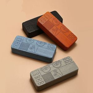 Étui à lunettes rigide pour hommes et femmes, motif géométrique, avec motifs en relief, vente en gros - Product Image 1