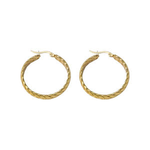 Aretes de Aro Gruesos con Tejido Trenzado Minimalista de Moda PUXIN, Aretes de Aro de Acero Inoxidable Chapados en Oro de 18K para Mujer - Product Image 2