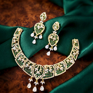Parure de collier de mariée Feuille d'Émeraude Royale avec boucles d'oreilles assorties, plaqué or, bijoux traditionnels pour femme pour mariage et fête - Product Image 1