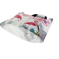 Matglanzende, semi-transparante, bedrukte shoppertasjes met uitgesneden handvat voor boetieks, kledingwinkels en cadeauverpakkingen.