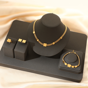 Conjunto de Colar, Anel e Pulseira Quadrada em Aço Inoxidável PVD 18K com Logotipo Personalizado, 4 Peças/Conjunto, Não Mancha, para Mulheres, Presente para Festas - Product Image 1