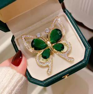 Broche de aleación con mariposa verde estilo <span class=keywords><strong>abuela</strong></span>, corsage vintage europeo-americano, estilo colombiano, versátil para trajes, bodas y fiestas - Product Image 2