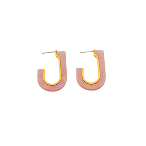Boucles d'oreilles en acier inoxydable plaqué or PVD, design créoles en acrylique rose durable et résistant, pour femmes, bijoux tendance - Product Image 1