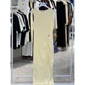 Robe de soirée moulante Fiori beige, col rond, taille naturelle, en satin, élégante, simple, confortable, tenue de soirée formelle - Product Image 1