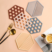 Ensemble de tapis de table et de sous-verres en silicone de style nordique, résistant à la chaleur, épaissi, design simple