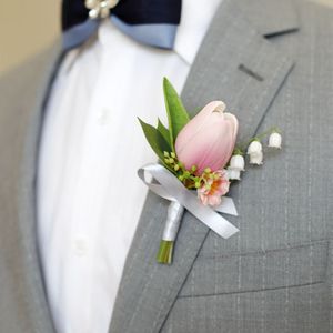 Venta al por mayor simulación artificial novia novio boda graduación tulipán ramillete broche hombro flor ramillete muñeca flor - Product Image 6