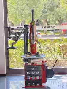 مُبدّل إطارات ورصّاص عجلات مدمج رائج البيع 13-26 بوصة، آلة تركيب إطارات وموازنة عجلات 2026 - Product Image 2