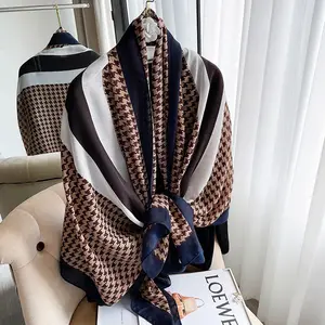 Модифицирующий фокус, уютная кросс-культурная полиэфирная шаль, любезно текстурированная в этническом стиле, терпение в хиджабе