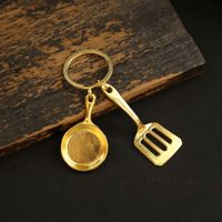 LOL Cloud Top Yi Pendentif de combat et porte-clés en alliage, motif pelle dorée et pot d'or, pour sac à dos, cadeau