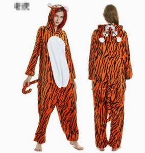 Nouveau pyjama en flanelle jaune à motif de girafe, pyjama une pièce pour hommes et femmes, adapté à la tenue à domicile - Product Image 3