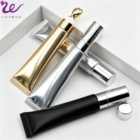 Gloss à lèvres professionnel vegan longue tenue haute pigmentation waterproof hydratant en tube souple à tête céramique pour marque privée