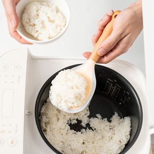 Cuillères à riz en silicone antiadhésives résistantes à la chaleur avec manche en bois, design autoportant pour la cuisine domestique - Product Image 3