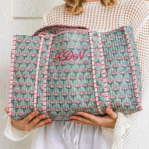 Gesteppte Polyester-Tragetasche - Handgefertigte Große Schultertasche mit Blumen-Holzblockdruck, Herbst Weicher Weißer Elefant - Product Image 4