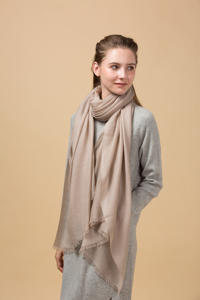 Bufanda de cachemira ultrafina de alta calidad al por mayor, chal ligero y transparente para mujer - Product Image 2