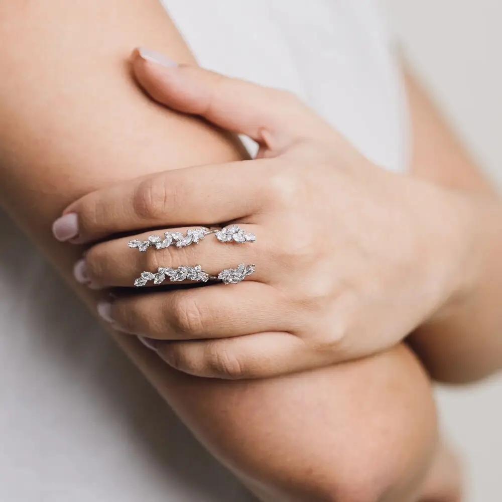 خاتم متعدد على شكل ورقة زركون مكعب مطلي بالفضة قابل للتعديل خاتم إصبع طويل ملفوف كبير للنساء مجوهرات زفاف فاخرة من أحجار الزيركونيا المكعبة