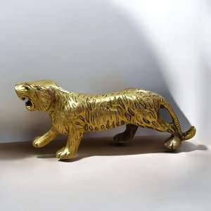 Escultura moderna personalizada de latón tigre de China estatuilla de metal chapado con técnica de impresión de troquelado - Product Image 1