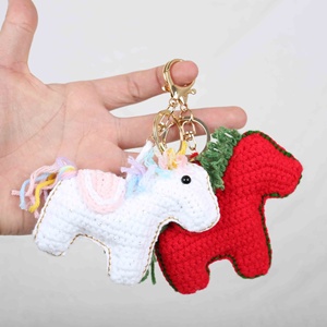 Porte-clés poney en crochet fait main, pendentif licorne mignon en fil, accessoire de <span class=keywords><strong>sac</strong></span> créatif, ornement de couple - Product Image 2