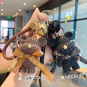 QQ Venta al por mayor Llavero de peluche con lazo y corbata de lana de resina, osito tierno para mochila o coche, colgante - Product Image 3