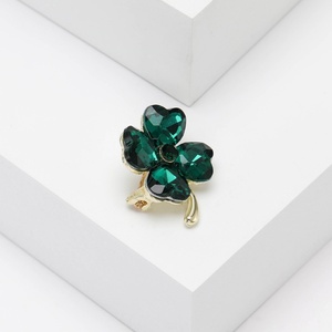 Broche de Trébol de Aleación con Pedrería, Moderno y Minimalista, para el Uso Diario de Mujeres, Versátil y Elegante - Product Image 3