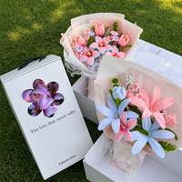 Boîte cadeau personnalisée en carton ondulé pour fleurs artificielles avec poignée, idéale pour anniversaires, avec logo en relief