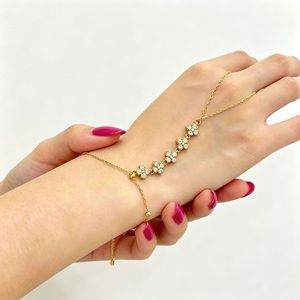 Pulsera <span class=keywords><strong>de</strong></span> Cadena para el Dedo con Trébol <span class=keywords><strong>de</strong></span> Tres Capas <span class=keywords><strong>de</strong></span> <span class=keywords><strong>Acero</strong></span> <span class=keywords><strong>Inoxidable</strong></span> Chapado en Oro PVD <span class=keywords><strong>de</strong></span> 18k con Zirconia, Joyería Impermeable <span class=keywords><strong>de</strong></span> Moda - Product Image 6