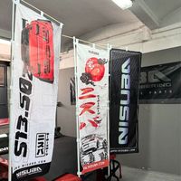 Drapeau de garage de style JDM imprimé numériquement double face de haute qualité avec logo personnalisé et matériau en polyester tricoté