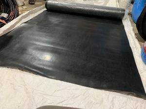 Tapete de Goma Antifatiga de Alta Resistencia, Diseño de Rejilla de Drenaje Antideslizante para Cocina, Garaje, Taller y Uso Industrial - Product Image 4