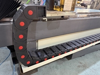 Centre d'usinage CNC à portique double tête indépendante BT40 BD-1636sp pour la gravure de plaques en cuivre et aluminium, haute vitesse et automatique