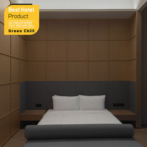 Armoire de chambre d'hôtel chic avec portes coulissantes en verre, éclairage LED intégré, grand espace de rangement, organisation des vêtements, mobilier de chambre d'hôtes - Product Image 1