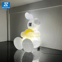 Lapin gonflable personnalisé de dessin animé avec la lune Sculpture de personnage de lapin de dessin animé gonflable pour la décoration d'art de vacances