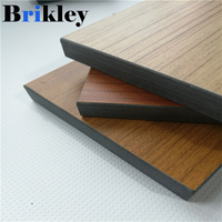 Escritorio Eléctrico Inteligente Moderno Brikley para Hogar/Oficina, Mesa con Altura Ajustable, Superficie HPL, Cajón, Puertos USB, Cargador Inalámbrico, Escritorio con Dispensador de Agua