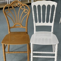 Chaises de mariage en plastique transparentes en acrylique doré empilables robustes en gros pour les événements