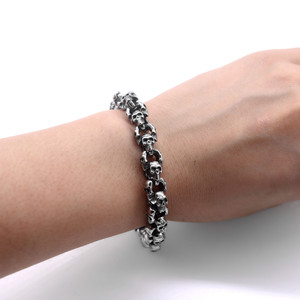 Pulsera de acero y titanio con diseño de esqueleto y elemento de cruz con patrón geométrico para hombre, accesorio de moda y joyería. - Product Image 4