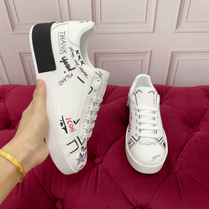 เทรนด์แฟชั่นรองเท้าผ้าใบสีขาวลายกราฟฟิตีหลากสีสำหรับผู้ชายและผู้หญิง ยี่ห้อ Dolces รุ่น Gabbna พื้นเรียบ ทอจากผ้าตาข่าย เหมาะสำหรับใส่ในชีวิตประจำวัน สไตล์ลำลอง - Product Image 3