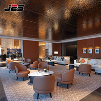 Table et chaises de restaurant haut de gamme J2S, style commercial moderne, sur mesure, luxe, cadre carré brillant, cannelé