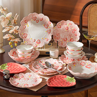 Service de table en céramique à motif fraise, assiettes et bols en relief 3D, vaisselle mignonne pour le thé de l'après-midi et la décoration de la maison