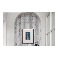 Carreaux de marbre cannelés polis, panneaux de porte à bordure crayon, mosaïque murale en pierre de travertin Bianco Carrara personnalisée pour douche