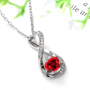 Collana con ciondolo a forma di rosa argentata, in lega, con strass di cristallo, regalo romantico per donna - Product Image 1