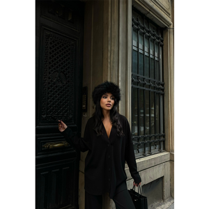Ensemble de vêtements décontractés pour femmes noires, cardigan en tricot et pantalon au-dessus du genou, style uni avec décoration de logo, blazer inclus - Product Image 4