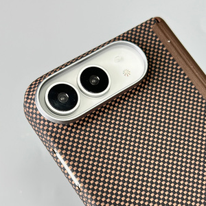 Coque arrière en fibre d'aramide V-K01 pour iPhone Duo, vente en gros, compatible chargeur magnétique sans fil, présentoir de vente au détail - Product Image 3