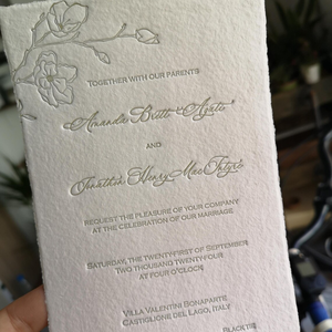 การ์ดเชิญงาน<span class=keywords><strong>แต่งงาน</strong></span>ทำมือ กระดาษลายนูนขอบหยัก ดีไซน์หรูหรา พร้อมขอบลายดอกไม้  แบบกดนูน  งานฝีมือประณีต - Product Image 2