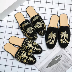 Mules d'extérieur pour hommes en cuir PU, nouveau style 2025, respirantes, antidérapantes, à enfiler, sans talon, pour l'été - Product Image 3